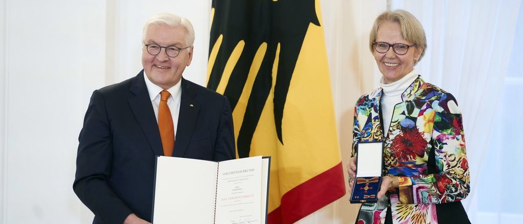 Bundespräsident verleiht Gerda Holz Verdienstorden, © Bundesregierung / Henning Schacht